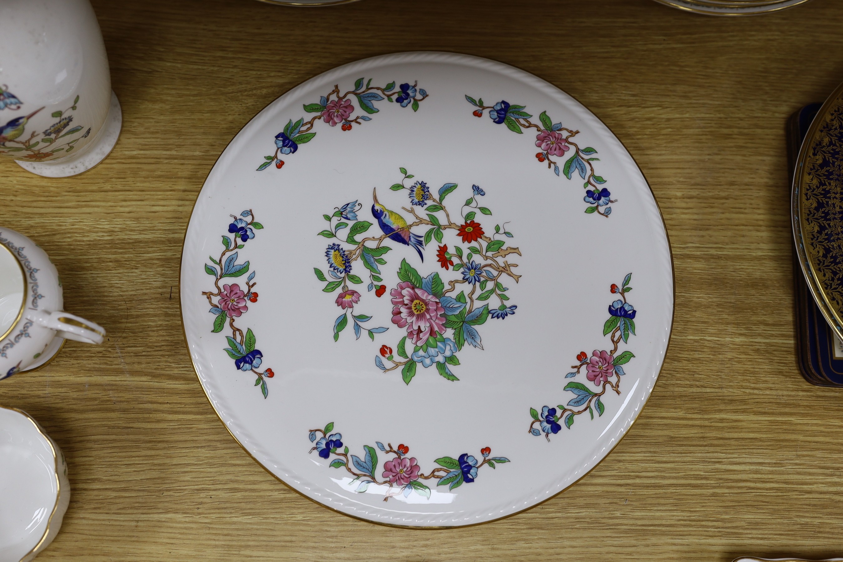 A large Aynsley ‘Pembroke’ dinner service